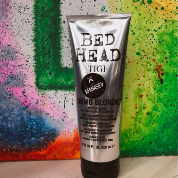 Купить TIGI BED HEAD DUMB BLONDE - КОНДИЦИОНЕР-МАСКА ДЛЯ БЛОНДИНОК 200 МЛ
